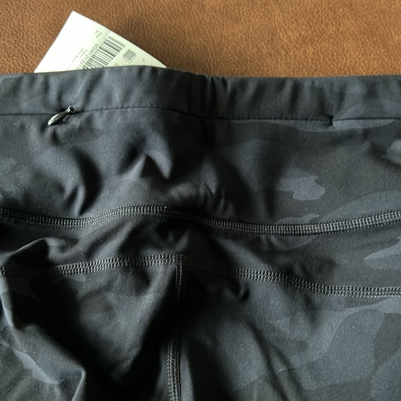 BNWT Sweaty Betty Power 7/8 Workout Leggings, Camo color - Picture 5 of 7